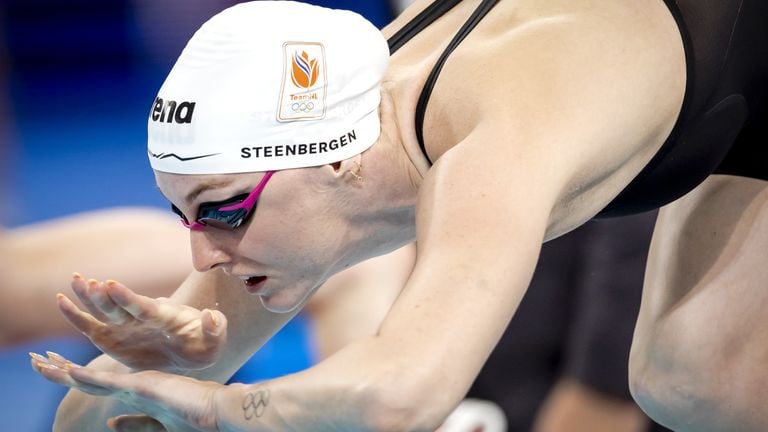 Steenbergen van start op de 100 meter vrije slag (Foto: ANP)