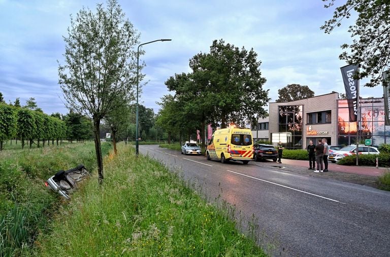 Het ging mis op de Bedrijfsweg in Oisterwijk (foto: Toby de Kort/SQ Vision).