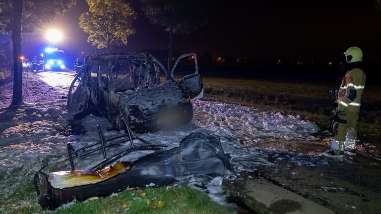 Het imperiaal en het dak werden door de ontplofte gasfles van de bestelauto geblazen (foto: Iwan van Dun/SQ Vision).