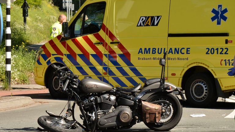 Het ongeluk in Breda gebeurde rond elf uur zaterdagochtend (foto: Perry Roovers/SQ Vision).
