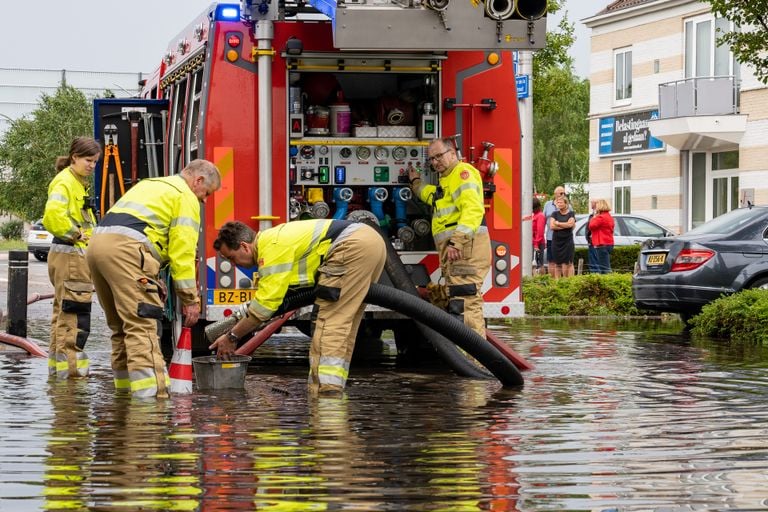 De brandweer is ook te hulp geschoten (Foto: Iwan van Dun). 
