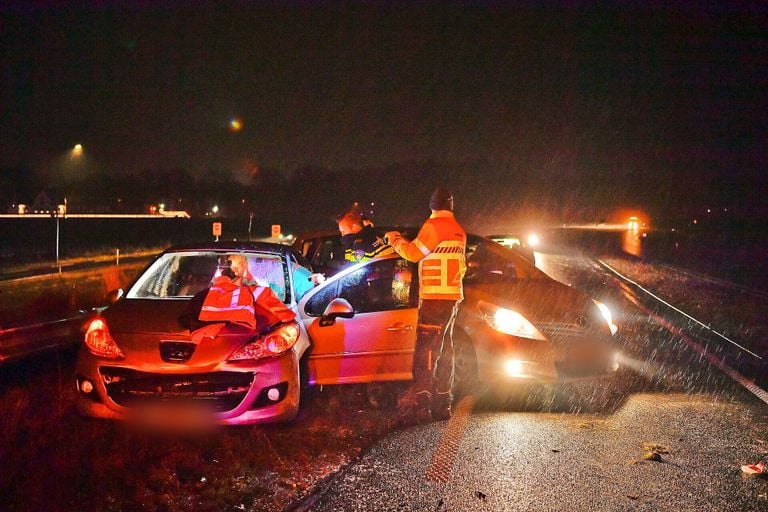 Twee van de drie wagens die op de N69 slipten (foto: Rico Vogels SQ Vision).