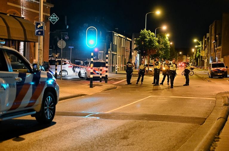 Hulpdiensten rukten massaal uit na de steekpartij aan de Broekhovenseweg in Tilburg. 