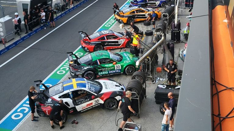 Wessel heeft een prima uitzicht op het Formule 1-circuit (foto: Wessel).