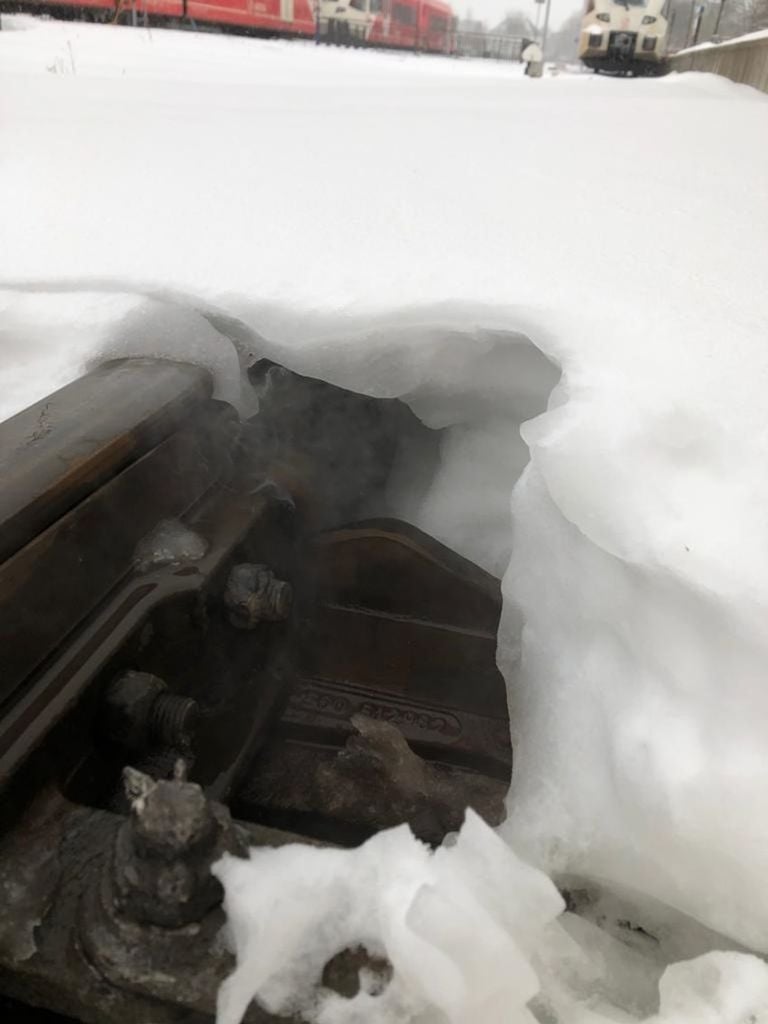 Ondergesneeuwde spoorwissel (foto: ProRail)