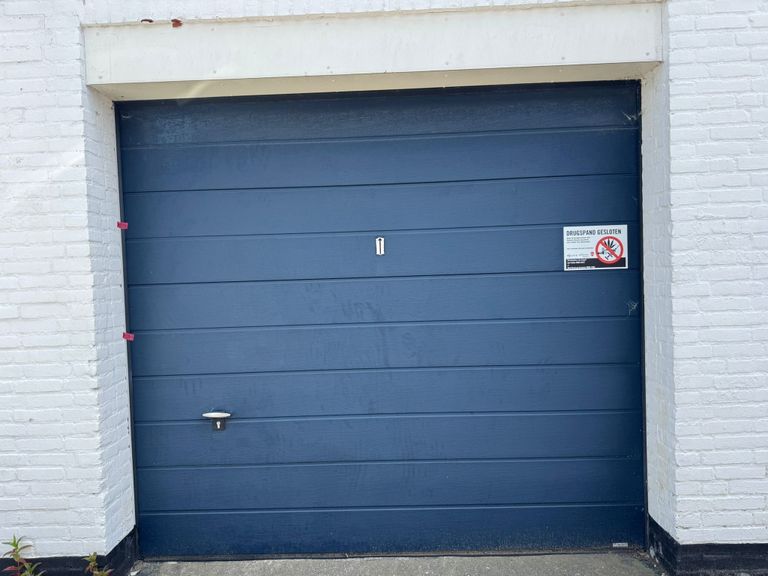 De garage die na de vondst van harddrugs voor een jaar op slot gaat (foto: gemeente Alphen-Chaam).