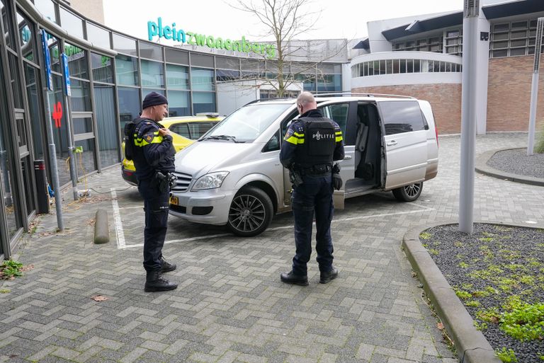 Busje met kogelgaten aangetroffen Oss (Foto: Gabor Heeres / SQ Vision)