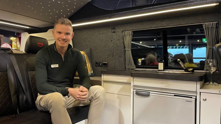 Patrick Drenthen in een van de 'vanlife' busjes