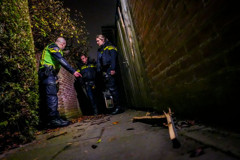 De politie doet onderzoek (foto: foto: SQ Vision).