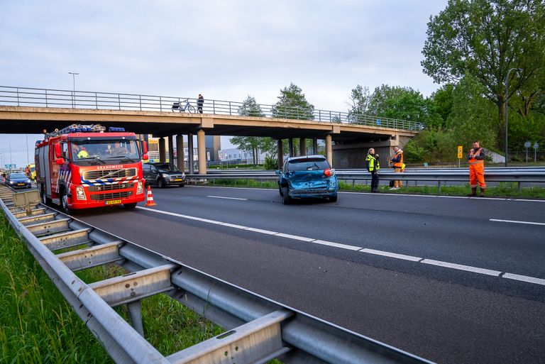 Vanwege het ongeluk werden diverse hulpdiensten opgeroepen (foto: Iwan van Dun/SQ Vision).