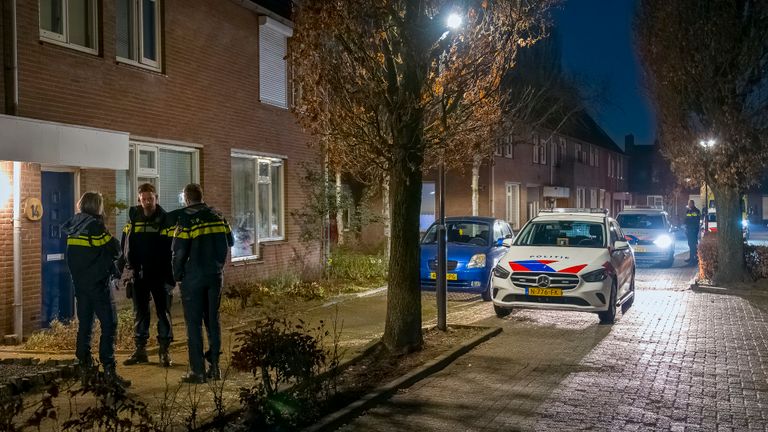 Agenten zouden na de steekpartij iemand hebben meegenomen naar het politiebureau (foto: Jurgen Versteeg/SQ Vision).