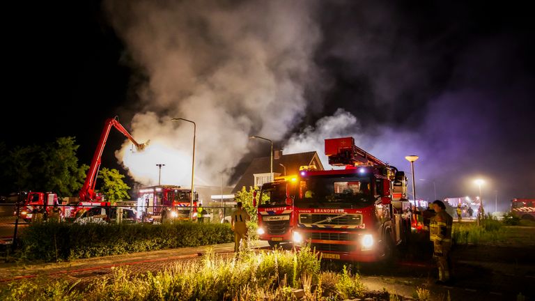 Bij de brand in Gemert kwam veel rook vrij (foto: Dave Hendriks/SQ Vision).