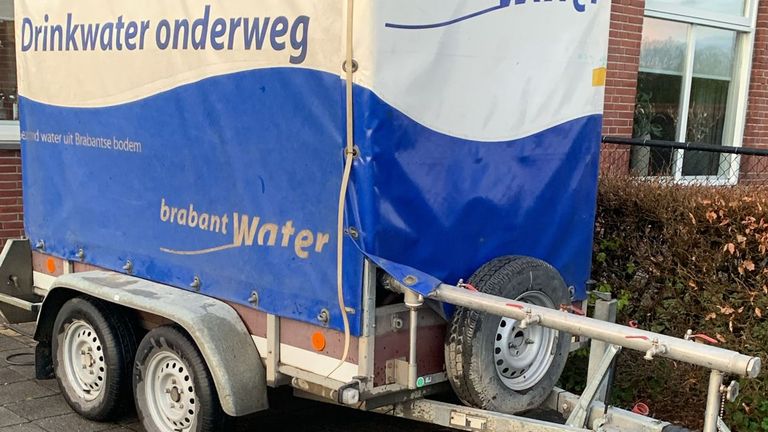 Een aanhangwater met drinkwater (Foto: Dennis).