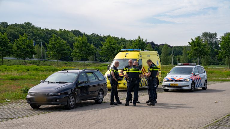 De politie doet onderzoek. (Foto: Iwan van Dun / SQ Vision)