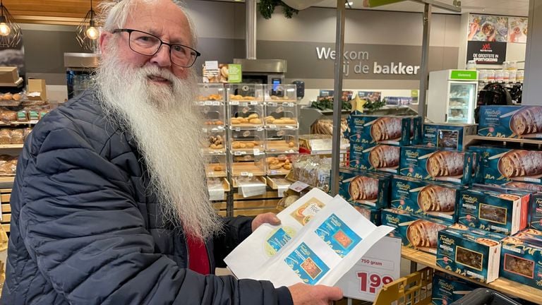 Ad heeft een heel boekwerk bij zich om de juiste boodschappen te vinden 