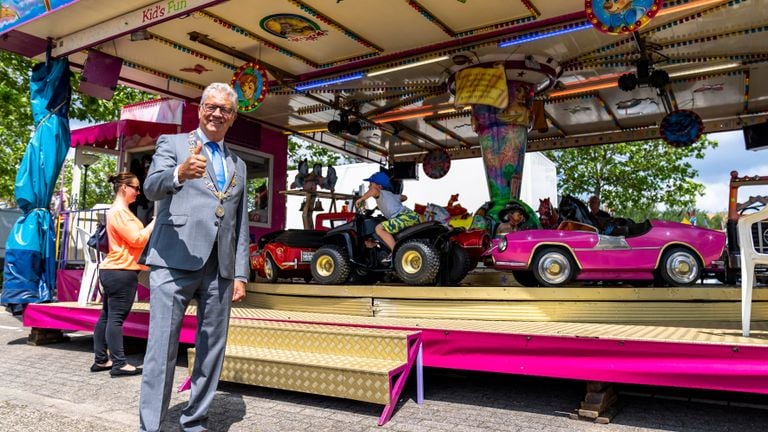 De burgemeester is ook blij dat de kermis weer in Bergen op Zoom is(foto: Marcel van Dorst/MaRicMedia).