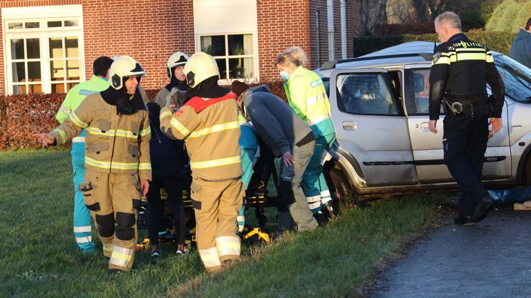 Vanwege het ongeluk in Mill werden meerdere hulpverleners opgeroepen (foto: Marco van den Broek/SQ Vision).