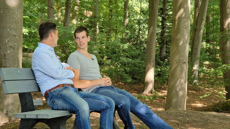 Derek van Enk en Hessel in de bossen bij Yes We Can Clinics in Hilvarenbeek (foto: Noël van Hooft)