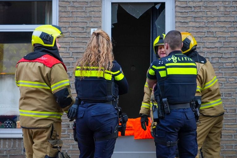 Politie kwam ook poolshoogte nemen (foto: Gabor Heeres/SQ Vision).