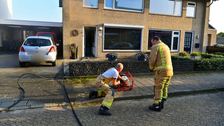 Na het blussen werden ventilatoren ingezet (foto: Rico Vogels/SQ Vision Mediaprodukties).