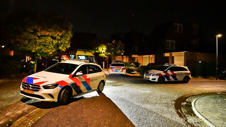 Na de melding van de overval kwamen diverse hulpdiensten naar de Helleberg in Veldhoven (foto: Rico Vogels/SQ Vision).