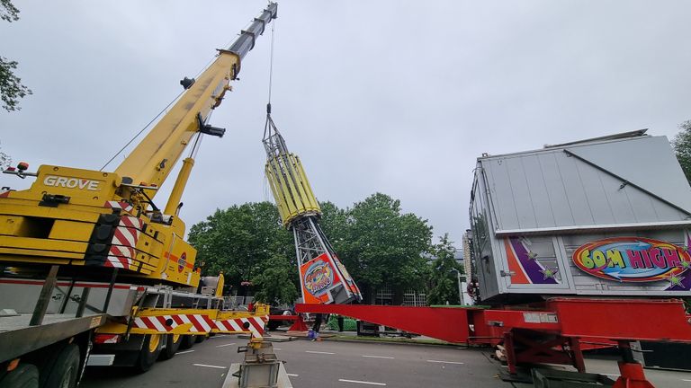 Ook op het NS-plein wordt flink gebouwd en getakeld