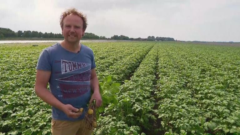 Akkerbouwer Ralph Hack was blij met de regenbui. 