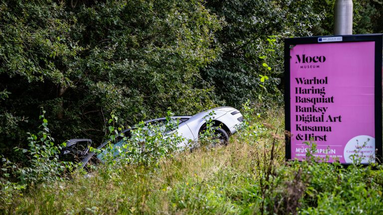 De andere auto kwam in de greppel terecht (foto: Jack Brekelmans/SQ Vision).