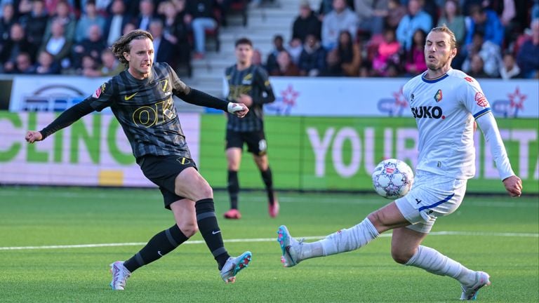 Odysseus Velanas (NAC) neemt doel van Telstar onder vuur (Foto: Orange Pictures)