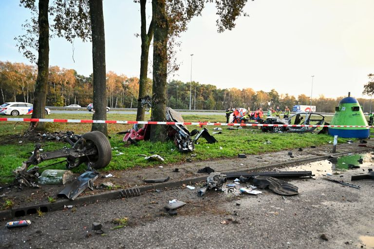 De ravage langs de A58 bij Tilburg is enorm (foto: Toby de Kort/SQ Vision).