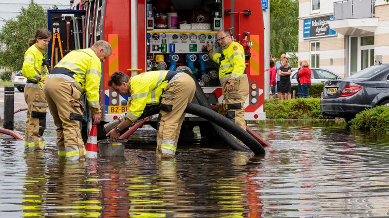 De brandweer is ook te hulp geschoten (foto: Iwan van Dun).