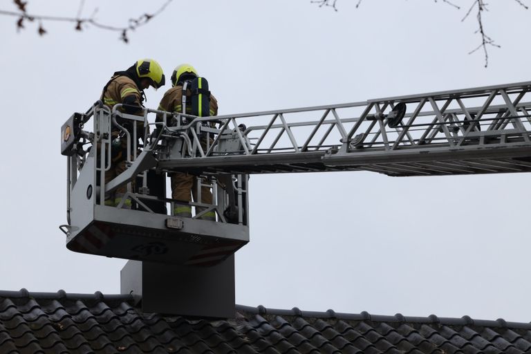 De brandweer is druk doende (foto: Sander van Gils/SQ Vision Mediaprodukties).