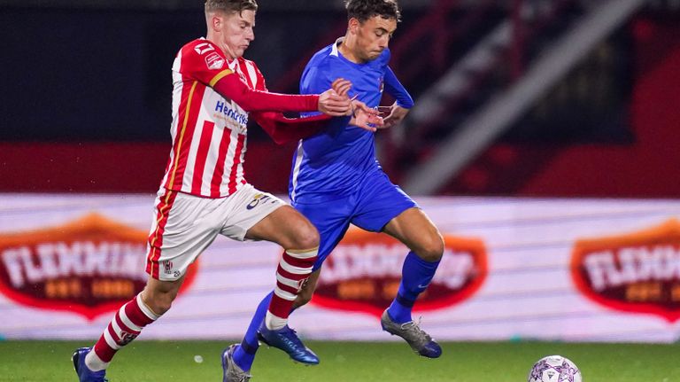 Joep van der Sluijs (l.) in duel met Zico Buurmeester (Foto: Orange Pictures) 