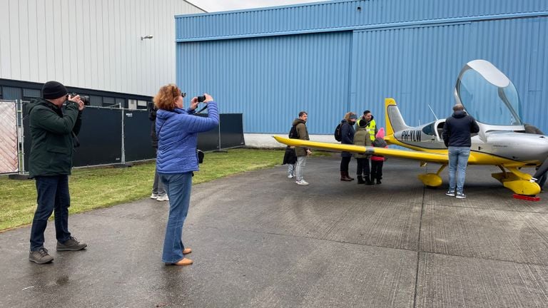 Frans en Marianne  Jacobs maken foto's op de burendag