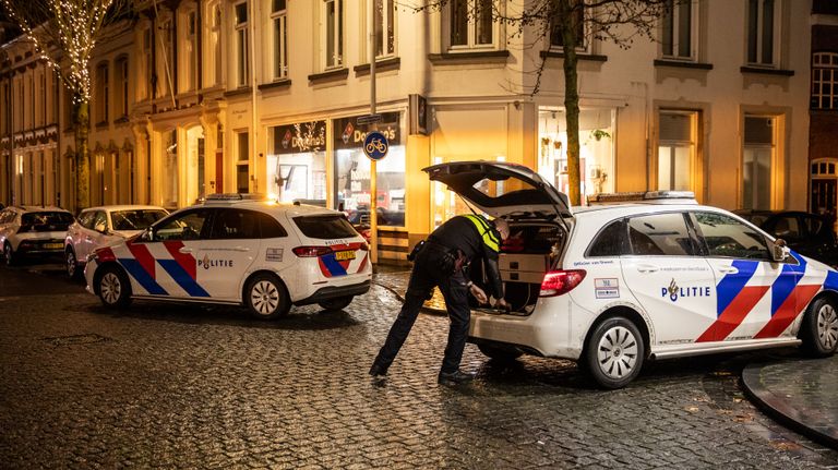 Politie doet onderzoek (foto: Christian Traets/SQ Vision).