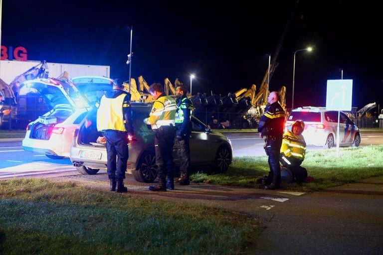 De wagen waarop de achtervolging was ingezet, staat aan de kant (foto: Bart Meesters/Meesters Multi/SQ Vision Mediaprodukties).