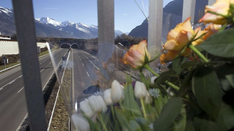 De tunnel in Sierre waar het ongeluk gebeurde (foto: ANP)..