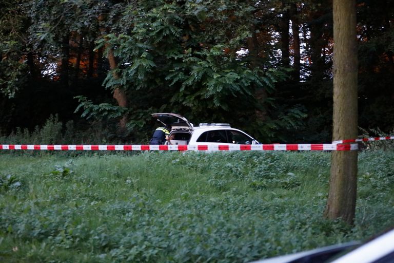 Afzetlint rondom de plek waar de vrouw werd gevonden (foto: Christian Traets/SQ Vision). 