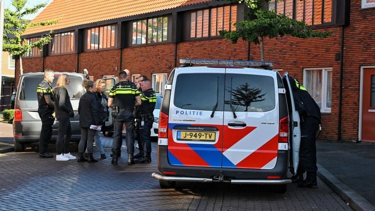 De politie bij het huis van Yke (foto: Toby de Kort/SQ Vision).