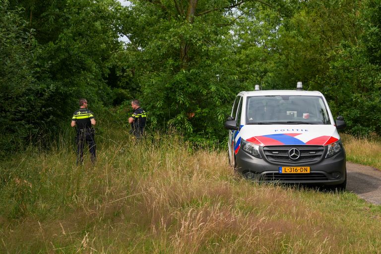 De politie deed onderzoek naar de vermiste man uit Heesch (foto: Gabor Heeres/SQ Vision).