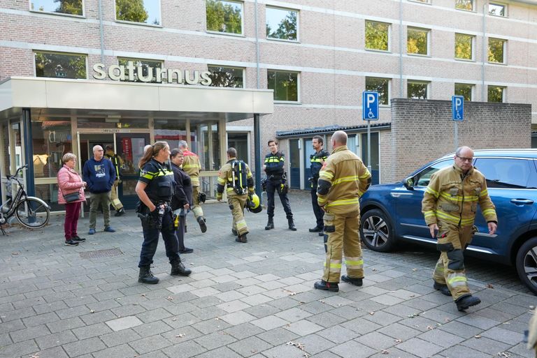 Brandweer rukt uit voor aangebrand eten in oven (foto: Gabor Heeres/SQ Vision).