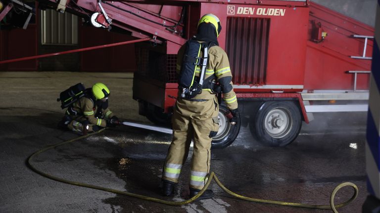 De brandweer moest eraan te pas komen om de boel te koelen (foto: Sander van Gils / SQ Vision).