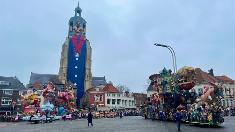 Een voor een reden de wagens dinsdag voorbij in Krabbegat (foto: Raoul Cartens).