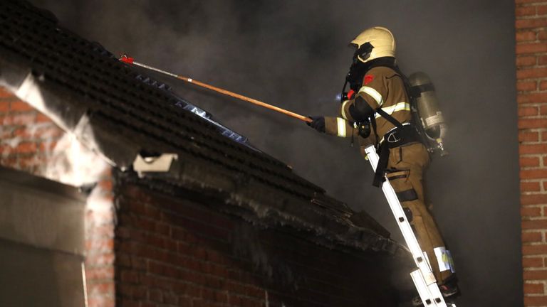 Het vuur werd van alle kanten bestreden (foto: Sander van Gils/SQ Vision).