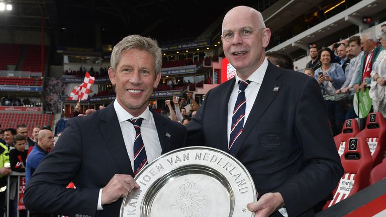 Marcel Brands met zijn voorganger Toon Gerbrands (Foto: ANP)