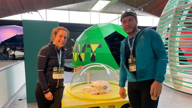 Esther en Marco in het Evoluon (foto: Omroep Brabant)