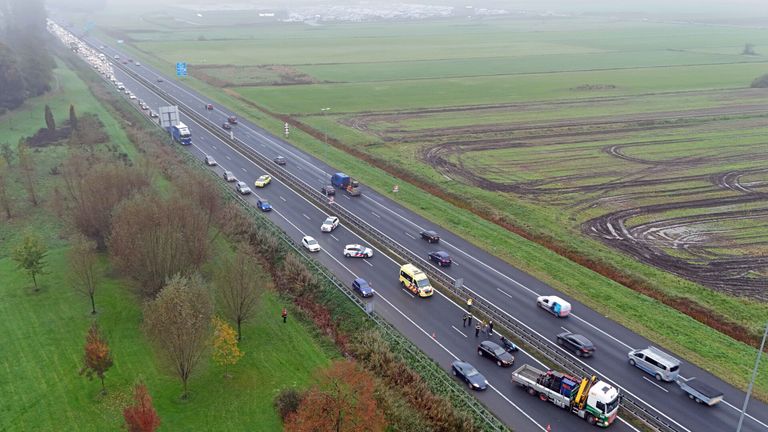 Het verkeer op de A59 had in beide richtingen last van een file (foto: Erik Haverhals/SQ Vision).