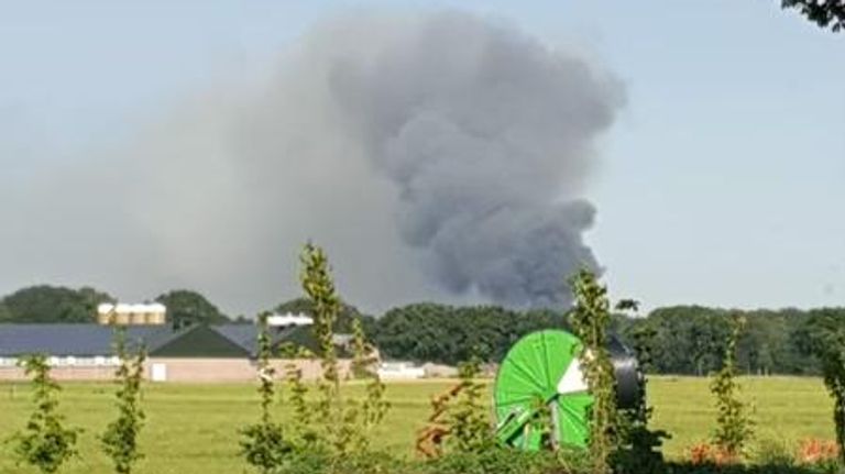 De rook is van verre te zien (foto: Renske van Puijenbroek).