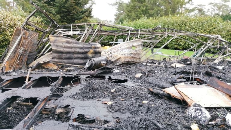 Bij daglicht is de schade op de camping in Luyksgestel goed te zien (foto: Ista van Galen).