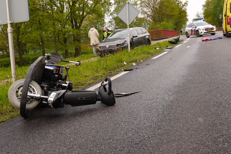 Het ging mis op de provincialeweg in Lieshout. (foto: Harrie Grijseels/SQ Vision).